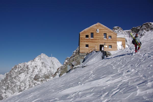 rifugio marco e rosa y el piz roseg